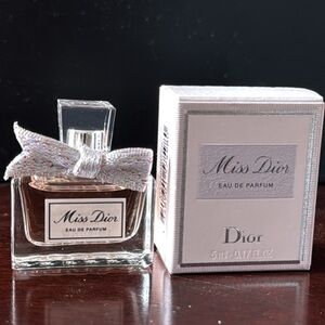 Miss Dior Eau de Parfum - Elegant Gold Fragrance